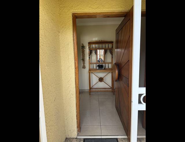 6 BEDROOM HOUSE FOR SALE IN BRACKENHURST